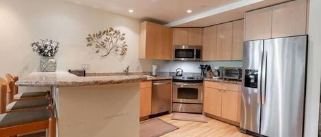 Condo, 3 Bedrooms | Private kitchen | Fridge, oven, coffee/tea maker, toaster