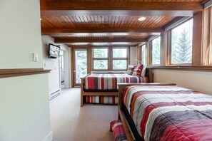 3 bedrooms, free WiFi - Ski In Ski Out condo with Access to Vail Mountain by RedAwning (Vail)