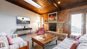 Townhome, 3 Bedrooms | Living area