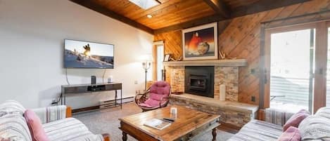 Townhome, 3 Bedrooms | Living area