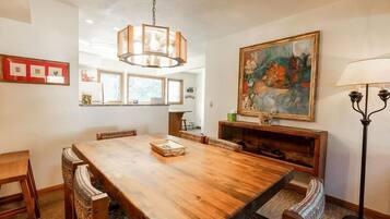 Townhouse, 3 kamar tidur | Tempat makan