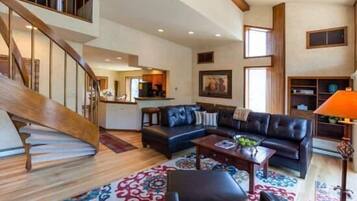 Apartment, 3 Bedrooms | Living area