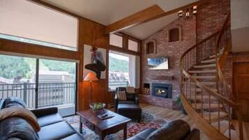 Apartment, 3 Bedrooms | Living area