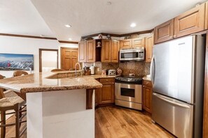 Condo, 2 Bedrooms | Private kitchen | Fridge, oven, coffee/tea maker, toaster - Strawberry Park (Avon)