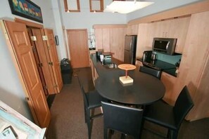 Condo, 2 Bedrooms | Interior