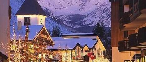 Condo, 2 Bedrooms | Street view