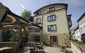 المنشأة من الخارج