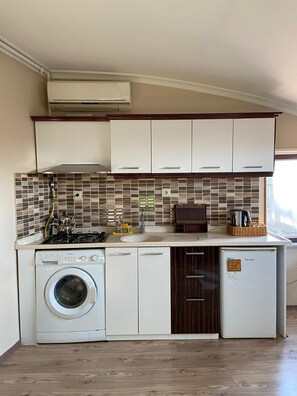 标准公寓, 1 间卧室 | 私人厨房 | 冰箱、微波炉、炉灶、电热水壶