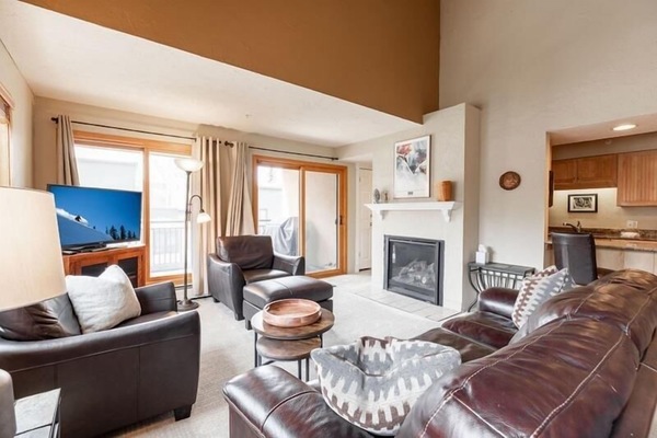 Condo, 3 Bedrooms | Living area
