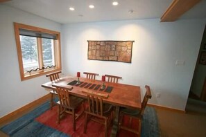 Condo, 3 Bedrooms | In-room dining