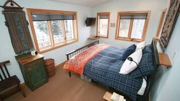 Condo, 3 Bedrooms | 3 bedrooms, free WiFi