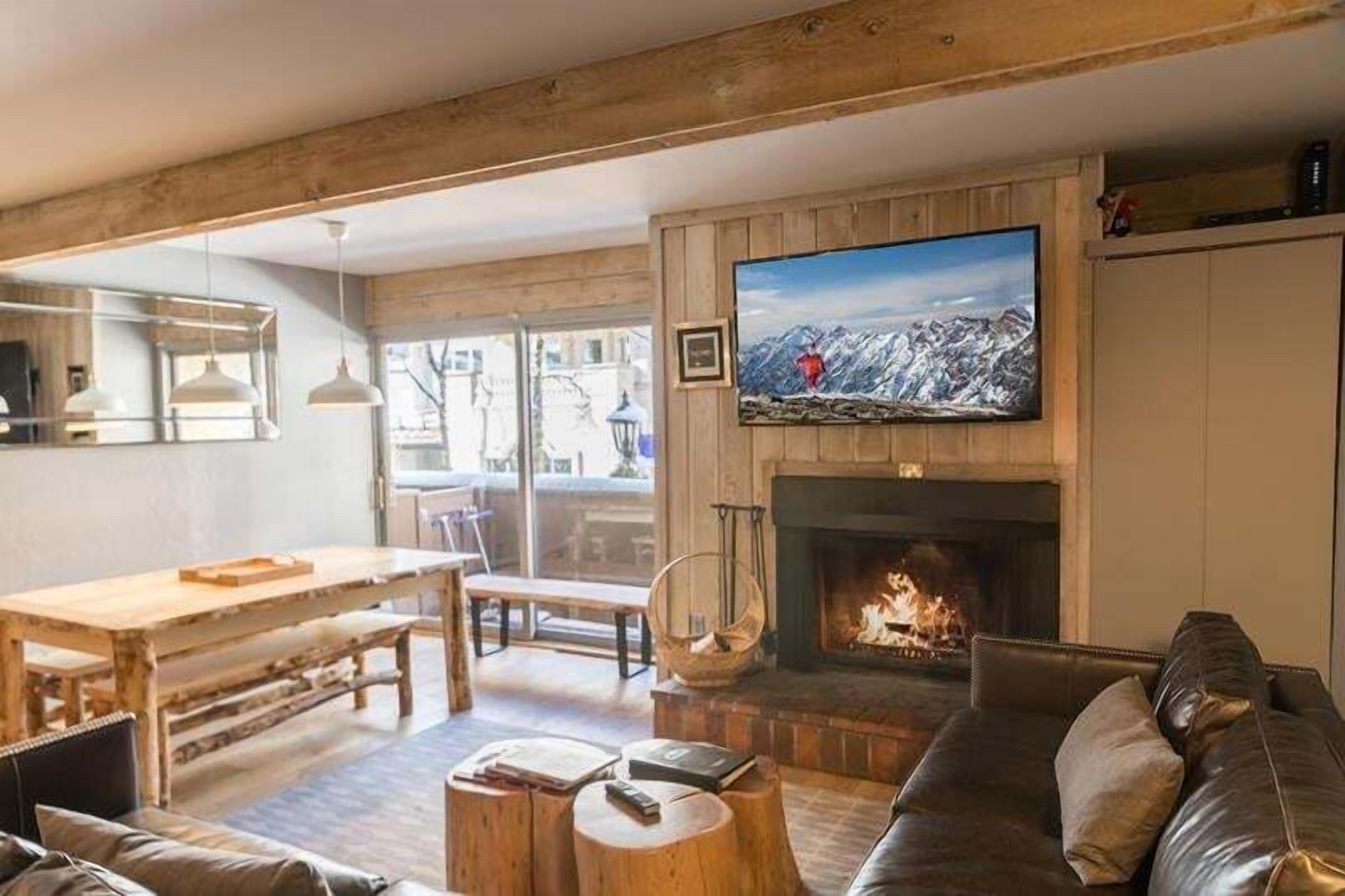 Apartment, 2 Bedrooms | Living area