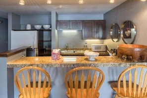Apartment, 2 Bedrooms | Private kitchen