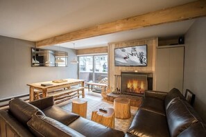Apartment, 2 Bedrooms | Living area