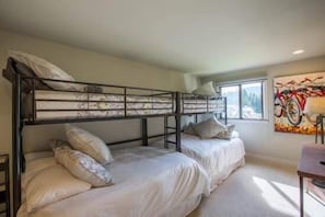 Condo, 2 Bedrooms
