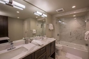Condo, 2 Bedrooms | Bathroom | Hair dryer, towels