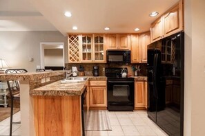 Condo, 2 Bedrooms | Private kitchen