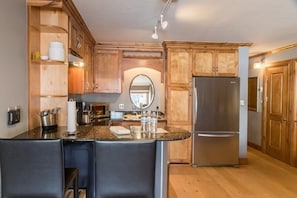 Apartment, 2 Bedrooms | Private kitchen