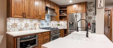 Condo, 2 Bedrooms | Private kitchen