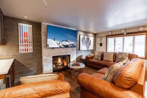 Condo, 2 Bedrooms | Living area