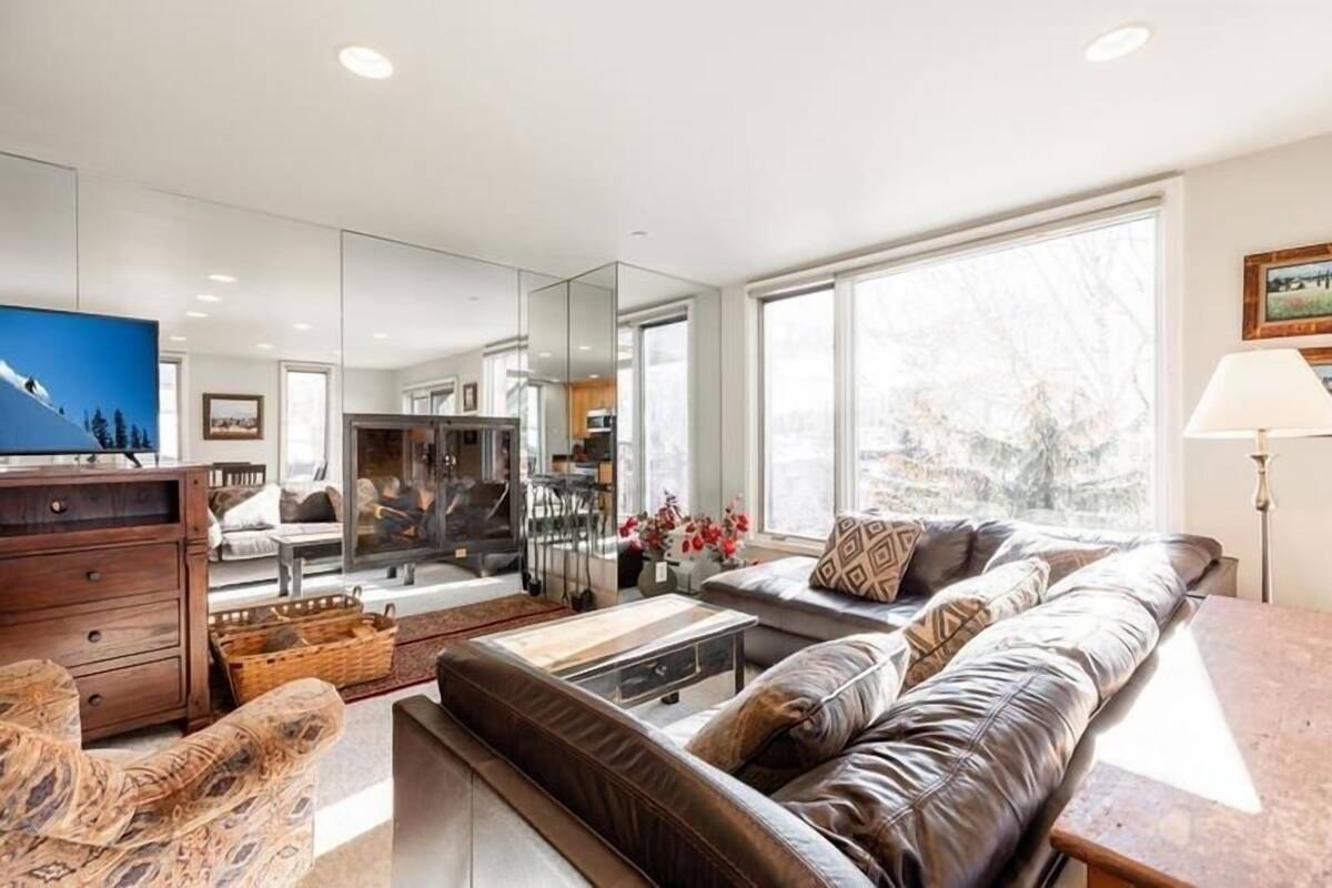 Condo, 2 Bedrooms | Living area