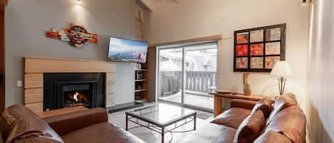 Apartment, 3 Bedrooms | Living area