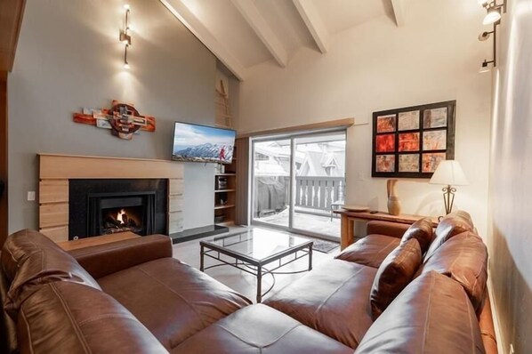 Apartment, 3 Bedrooms | Living area