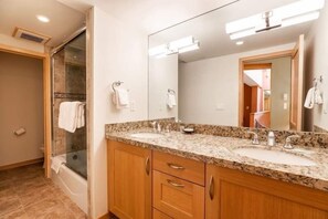 Apartment, 3 Bedrooms | Bathroom | Towels - Condo with Hot Tub Free Garage Parking by RedAwning (Vail)