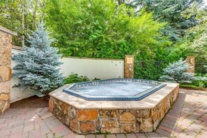 Apartment, 3 Bedrooms | Outdoor spa tub - Condo with Hot Tub Free Garage Parking by RedAwning (Vail)