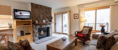 Condo, 2 Bedrooms | Living room