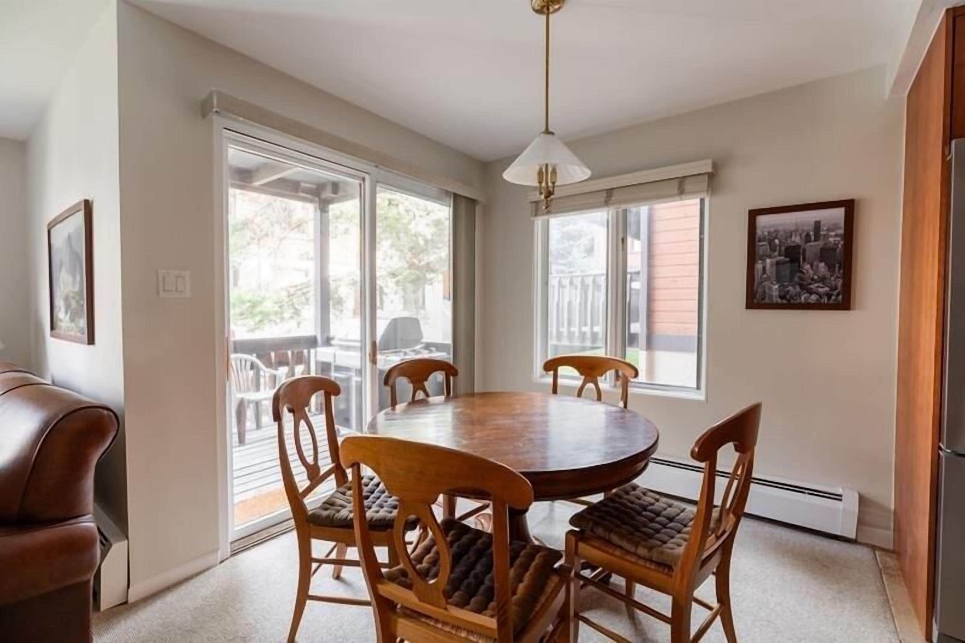 Condo, 2 Bedrooms | Dining