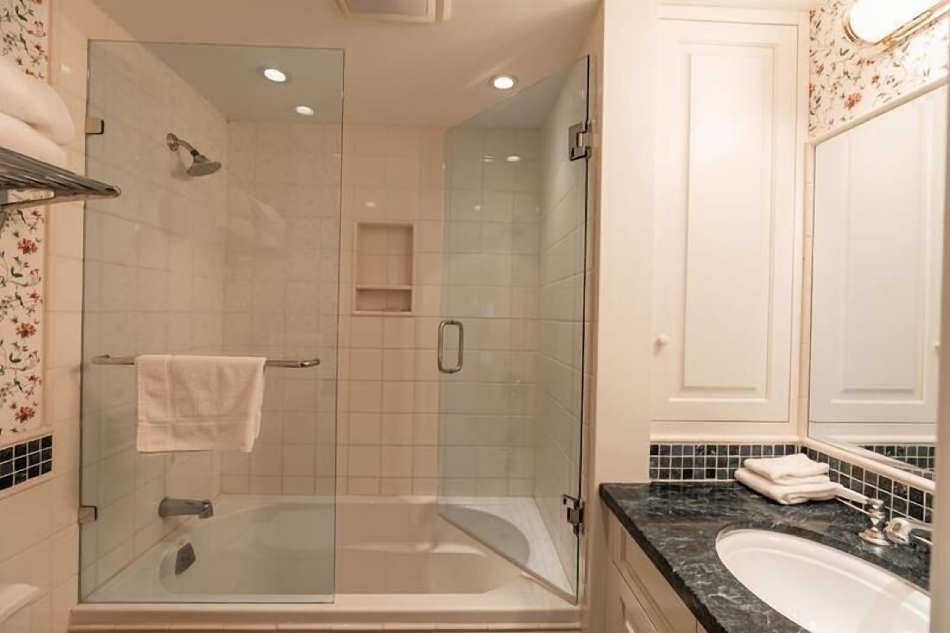 Condo, 2 Bedrooms | Bathroom | Towels