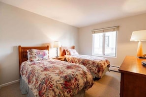Condo, 2 Bedrooms - All Seasons Great Condo that is close to Gondola by RedAwning (Vail)