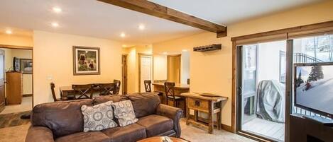 Departamento, 2 habitaciones | Área de sala de estar