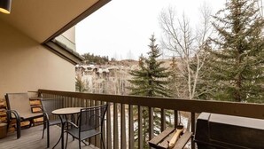 Kondominium, 2 kamar tidur | Balkon