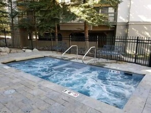 Appart'hôtel, 2 chambres | Piscine