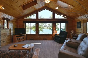 House, 2 Bedrooms | Living area