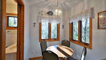 Rumah, 2 kamar tidur | Tempat makan