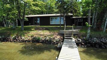 House, 3 Bedrooms | Property grounds