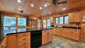 House, 4 Bedrooms | Private kitchen | Fridge, oven, coffee/tea maker, toaster