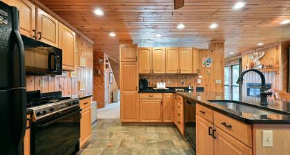 Kenny Lodge 4 Bedroom Hotel Room by RedAwning