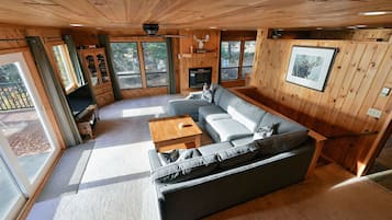 Rumah, 4 kamar tidur | Area keluarga | TV, perapian, dan pemutar DVD