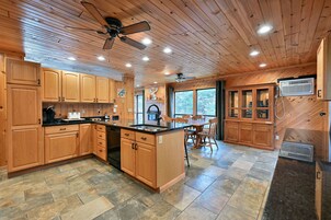 Refrigerador, horno, cafetera/tetera, tostadora