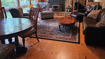 Cabin, 4 Bedrooms | Living area | Smart TV