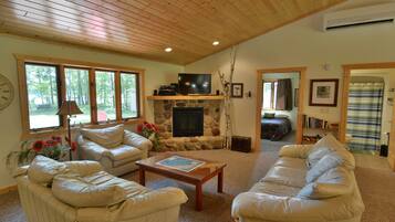 House, 4 Bedrooms | Living area | TV, fireplace