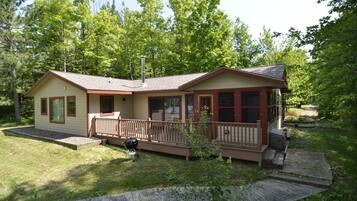 House, 3 Bedrooms | Front of property