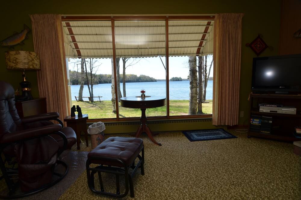 Lakeside Bills Bay Cabin by RedAwning - Mount Telemark, WI