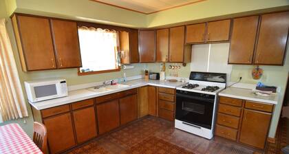 Lakeside Bills Bay Cabin by RedAwning