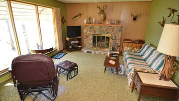 House, 2 Bedrooms | Living area | TV, DVD player