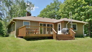 House, 3 Bedrooms | Exterior